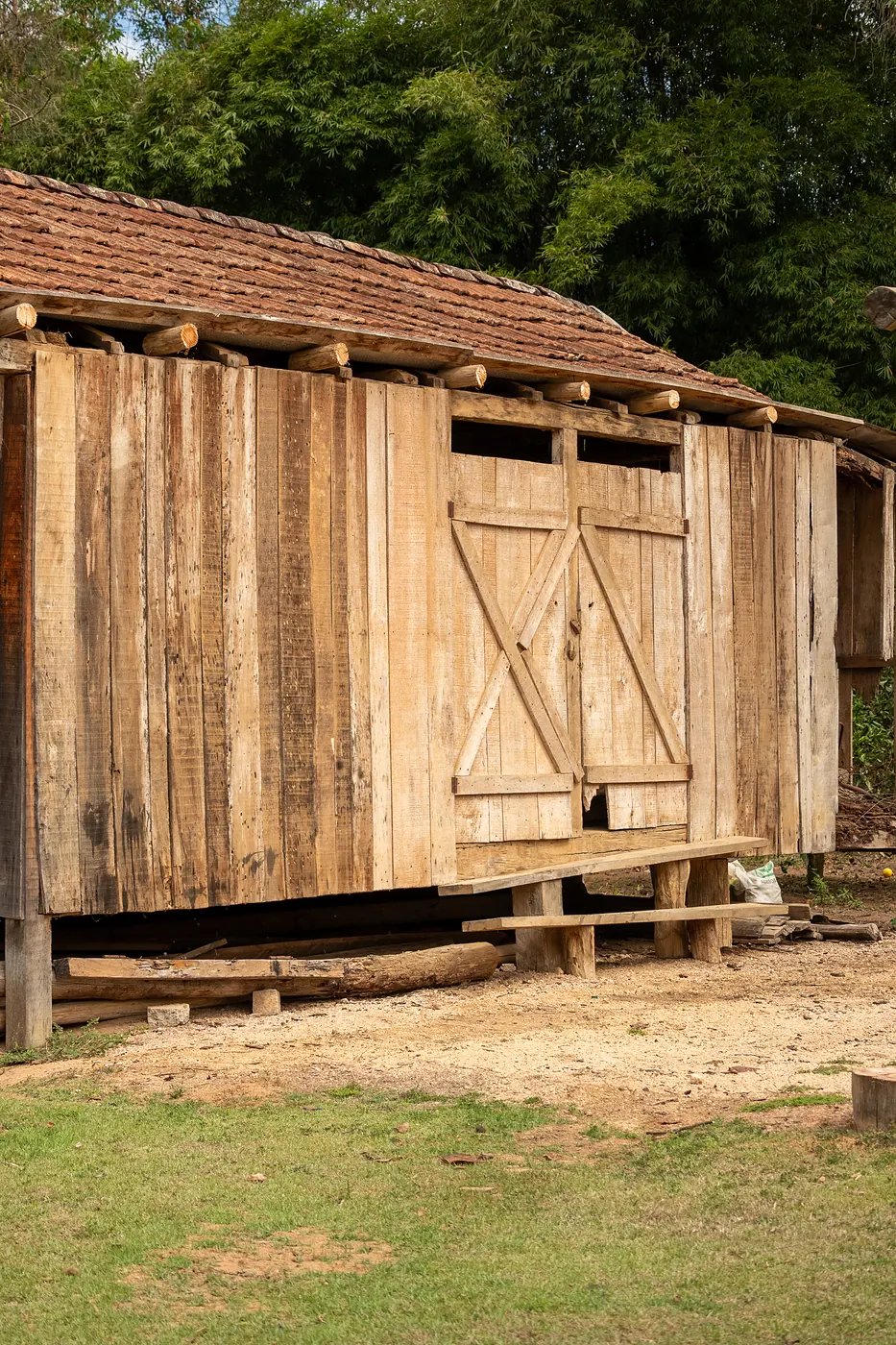 Paiol de madeira existente